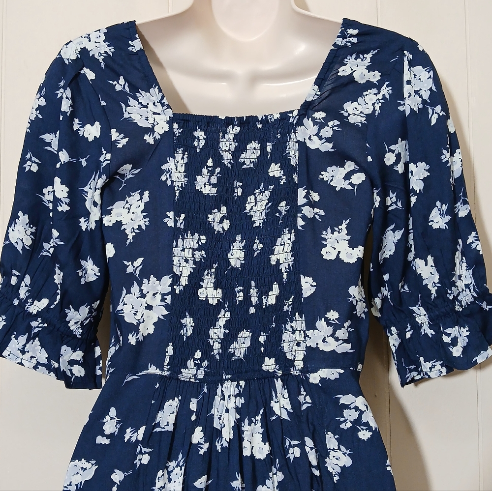 $13 Abercrombie & Fitch Midi Dress Smocked Navy White Floral Spring NWT - Picture 6 of 10